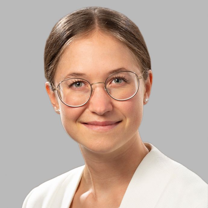 Frau Lena Beller