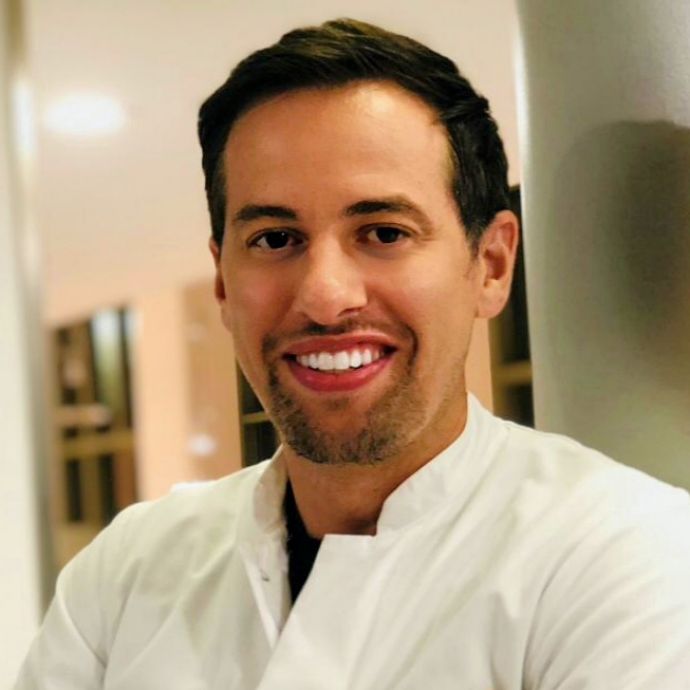 Dr. Dr. Daniel Awad