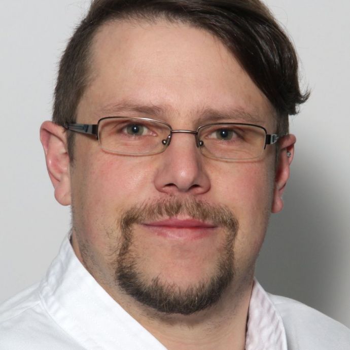 Dr. Stefan Holz