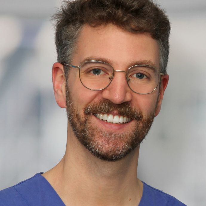 Dr. med. Roman Tilly