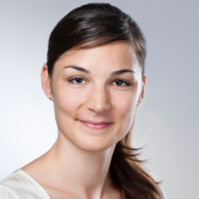 Dr. Stefanie Hayer