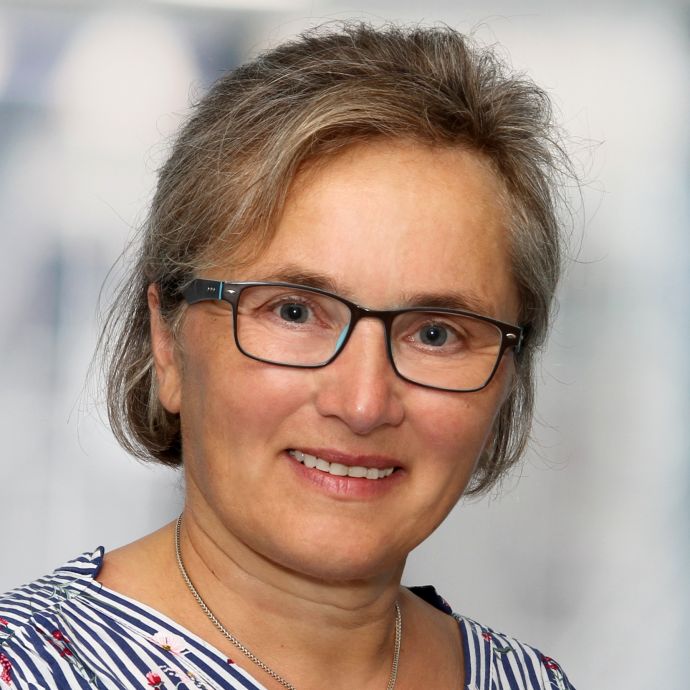 Frau Elisabeth Lippert
