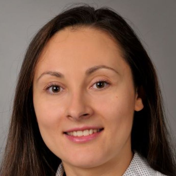 Dr. Alena Reguzova