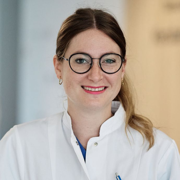 Dr. Lisa Vanessa Strudel, FEBO