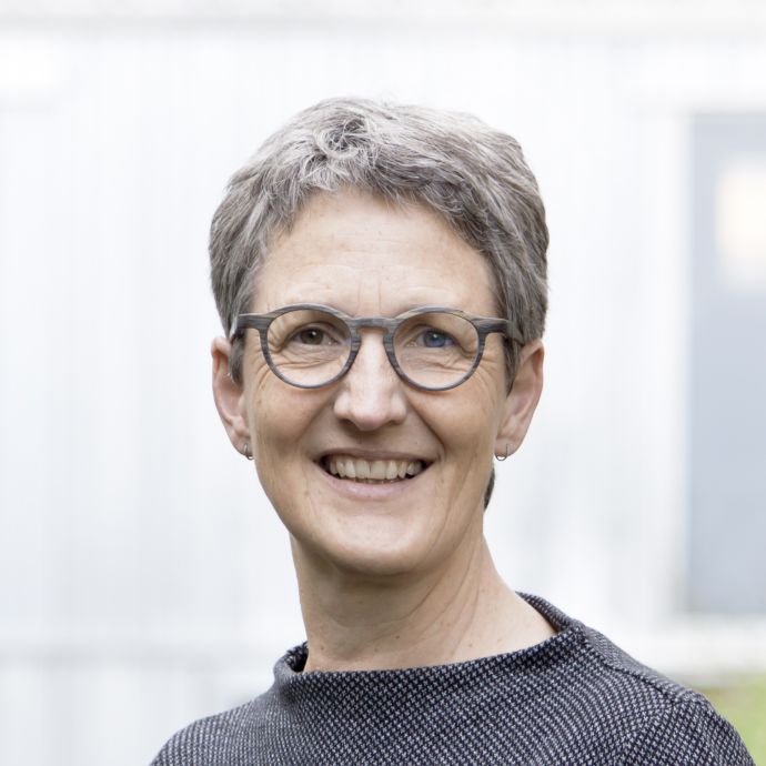 Dr. Annette Schmid