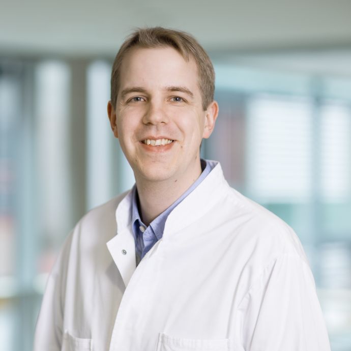 Dr. Simon Böke
