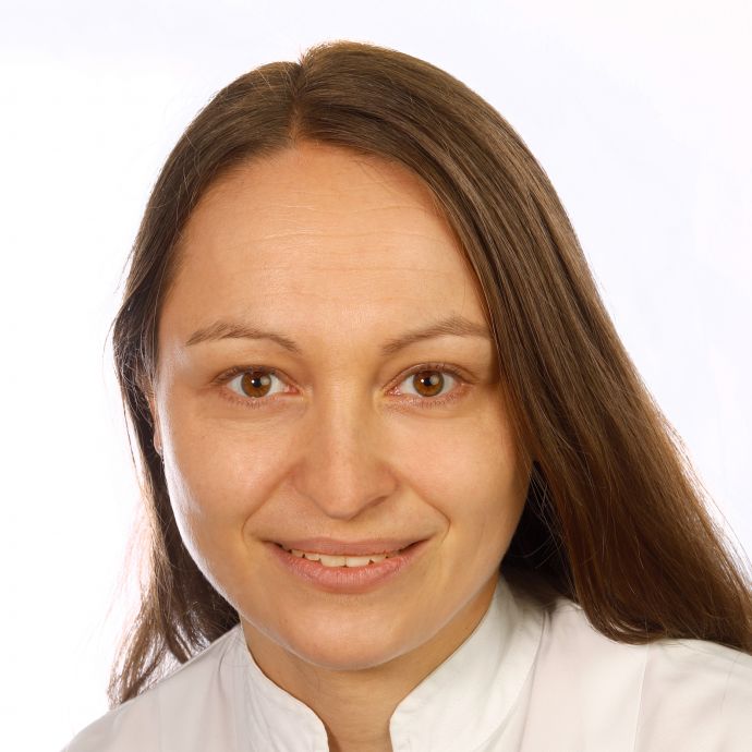 Dr. Lena Gonser