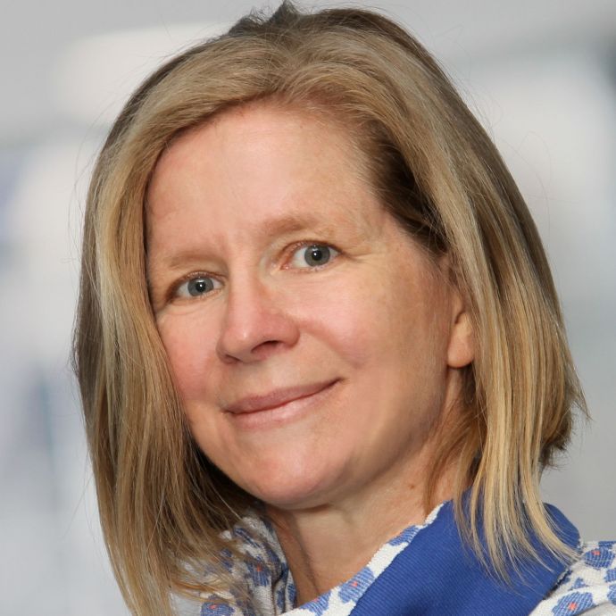 Frau Dr. Nadja Oster