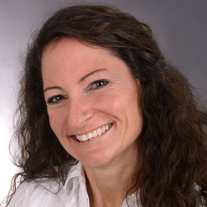 Dr. Nicole Bott