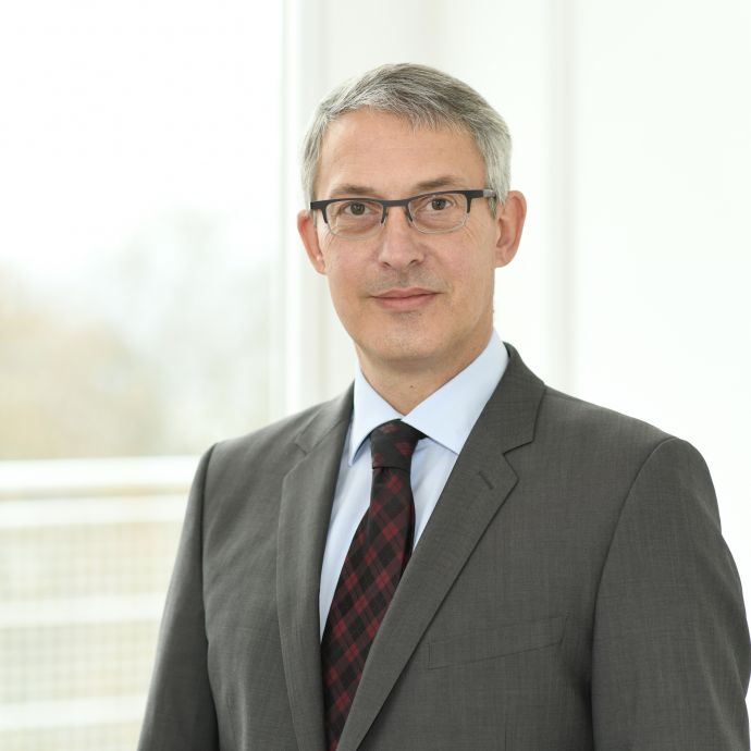 Dr. Armin Bauer