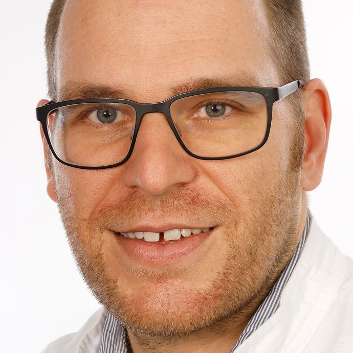 Dr. Alexander Scheu