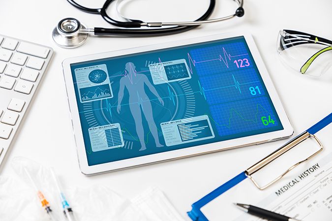 Schmuckbild: Tablet mit einem Menschen abgebildet
