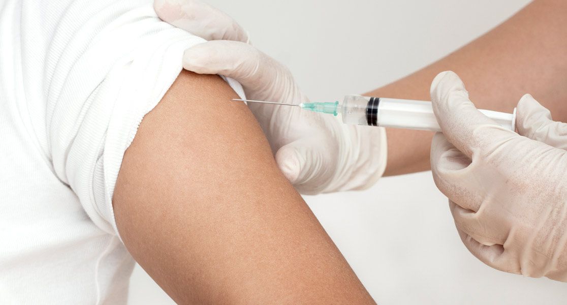 Impfung in einen Arm