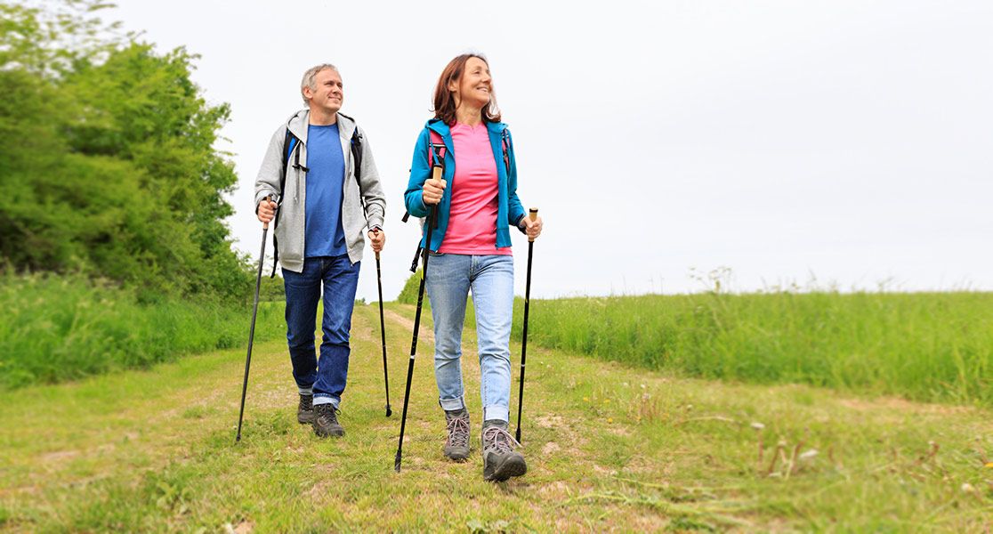 Mann und Frau Walking