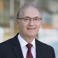 Portrait of Prof. Dr. Dr. Siegmar Reinert