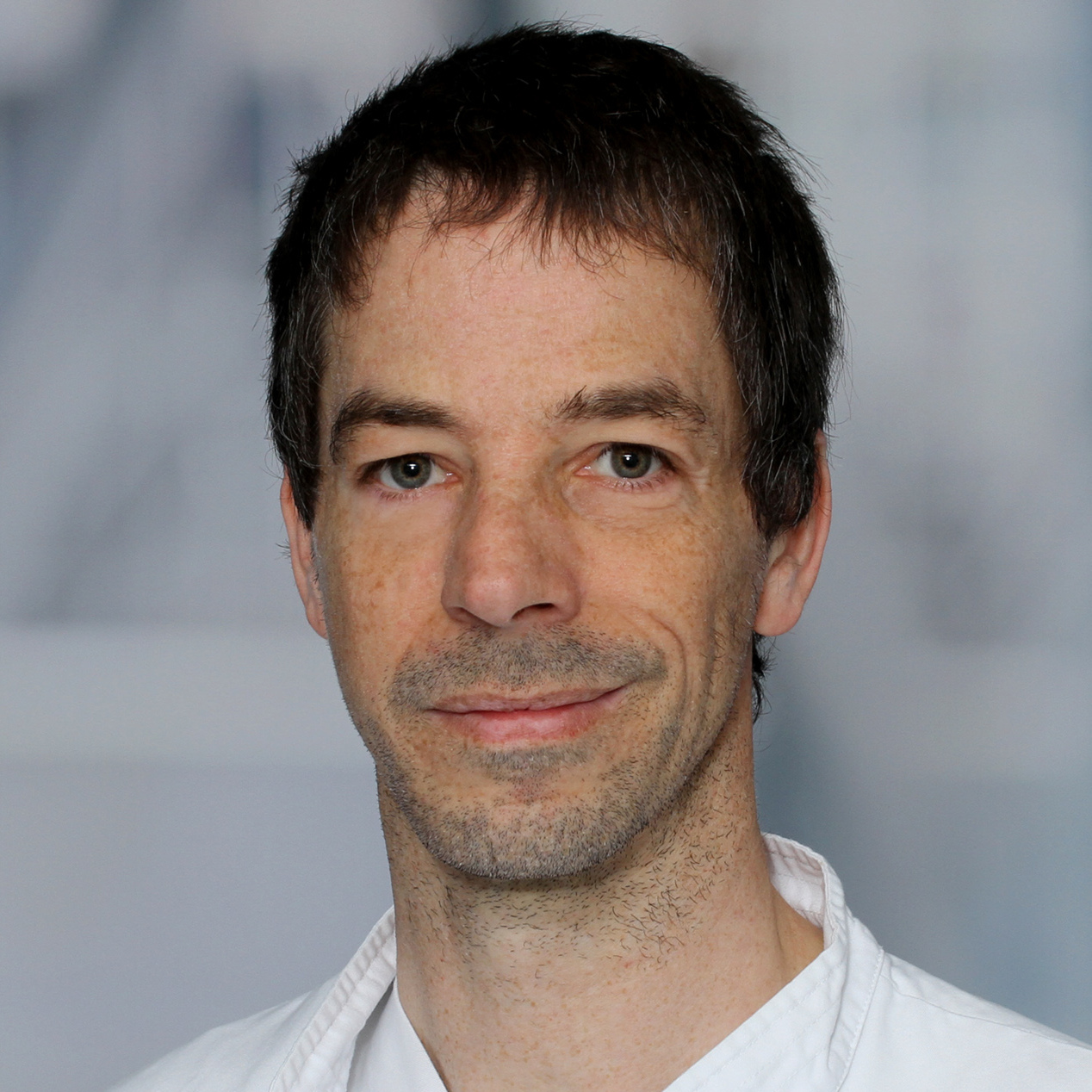 Dr. med. Samuel Bach