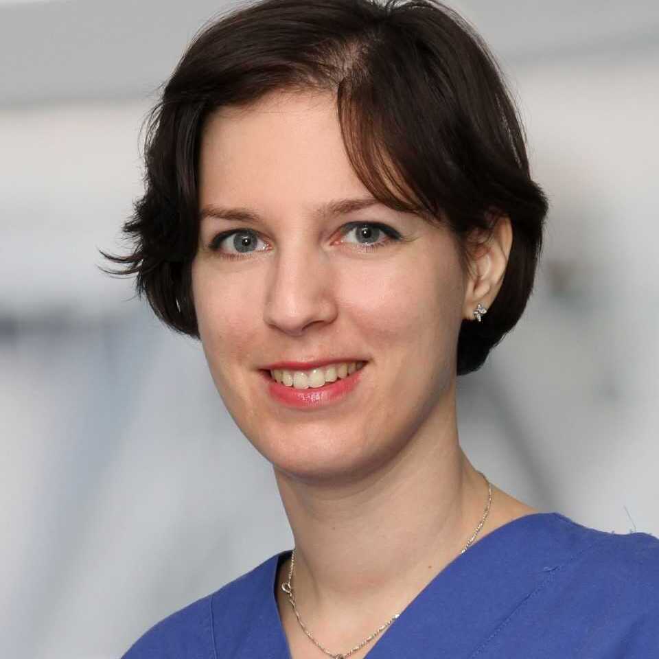 Dr. Kriszta Molnar