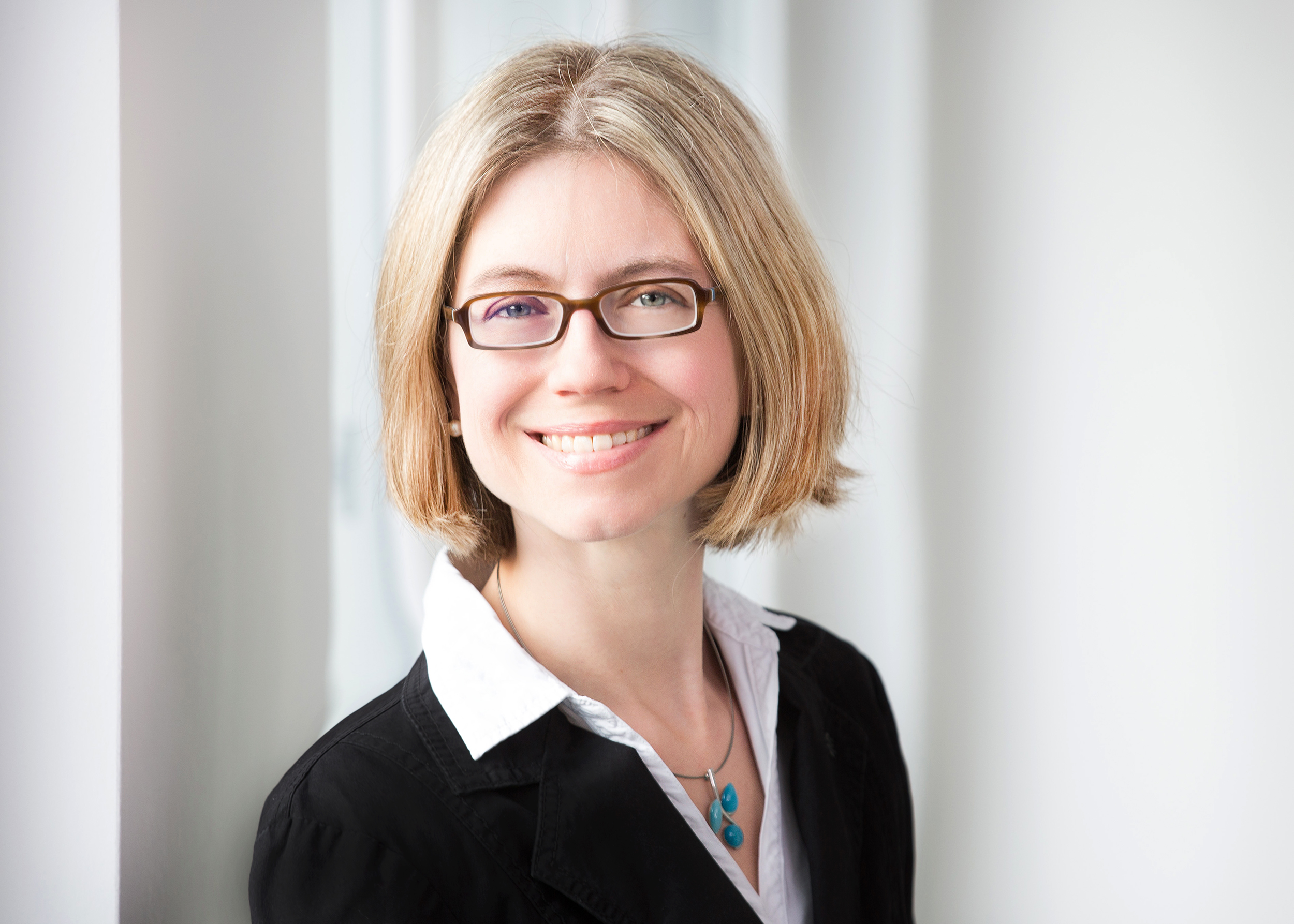 Dr. Tanja Seifried-Dübon