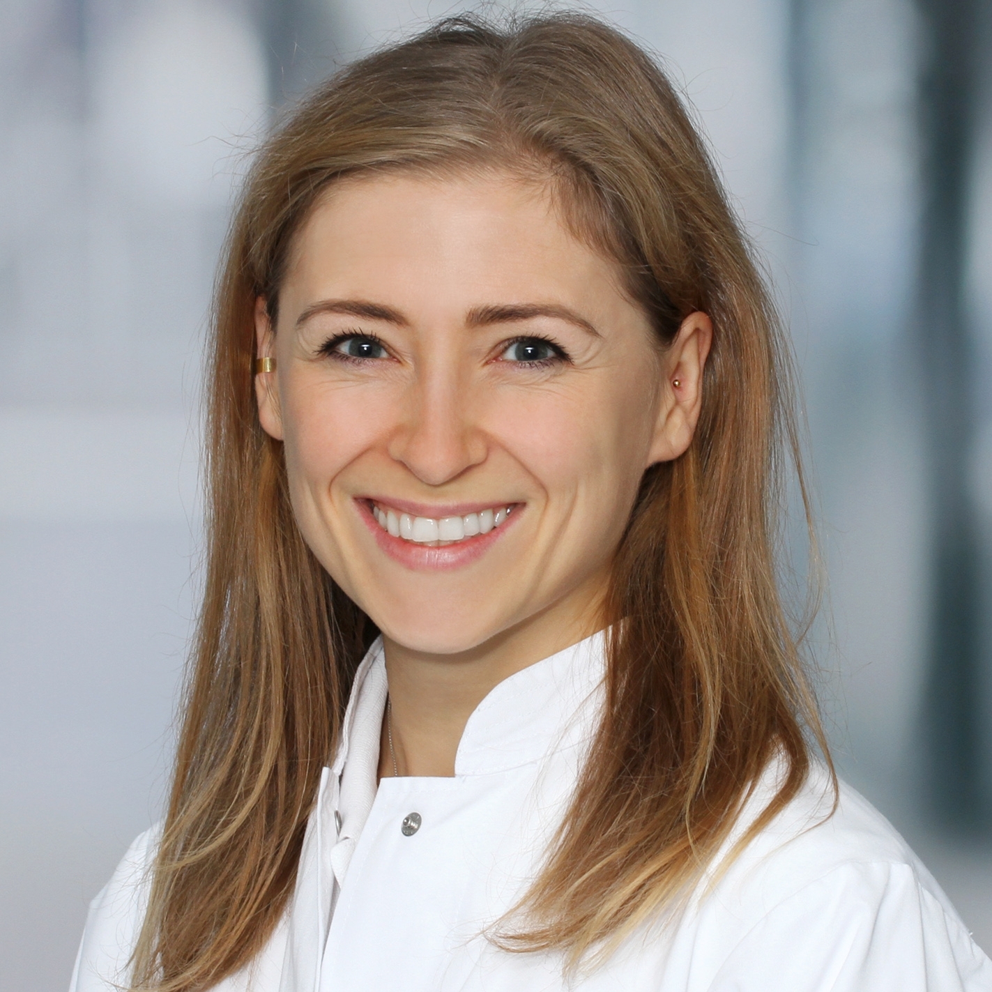 Frau Nataliia Kharlamova