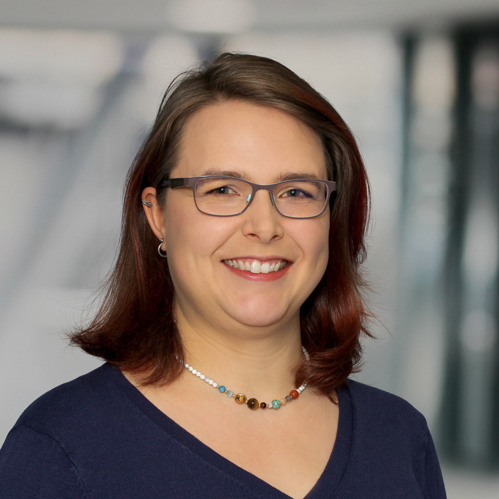 Frau Jennifer Müller