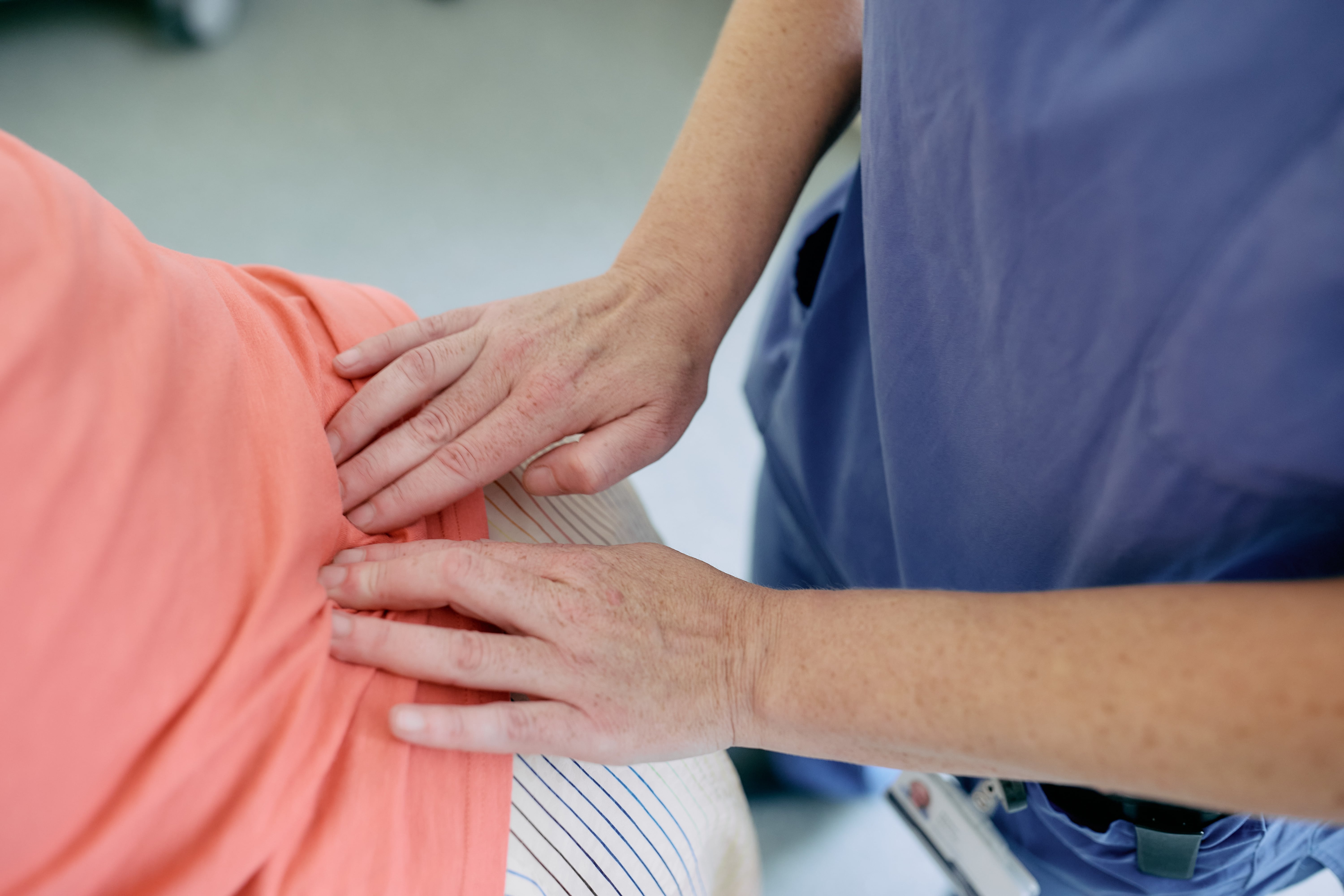 Wie Massagen, Atmung oder Schmerzmittel Frauen unterstützen