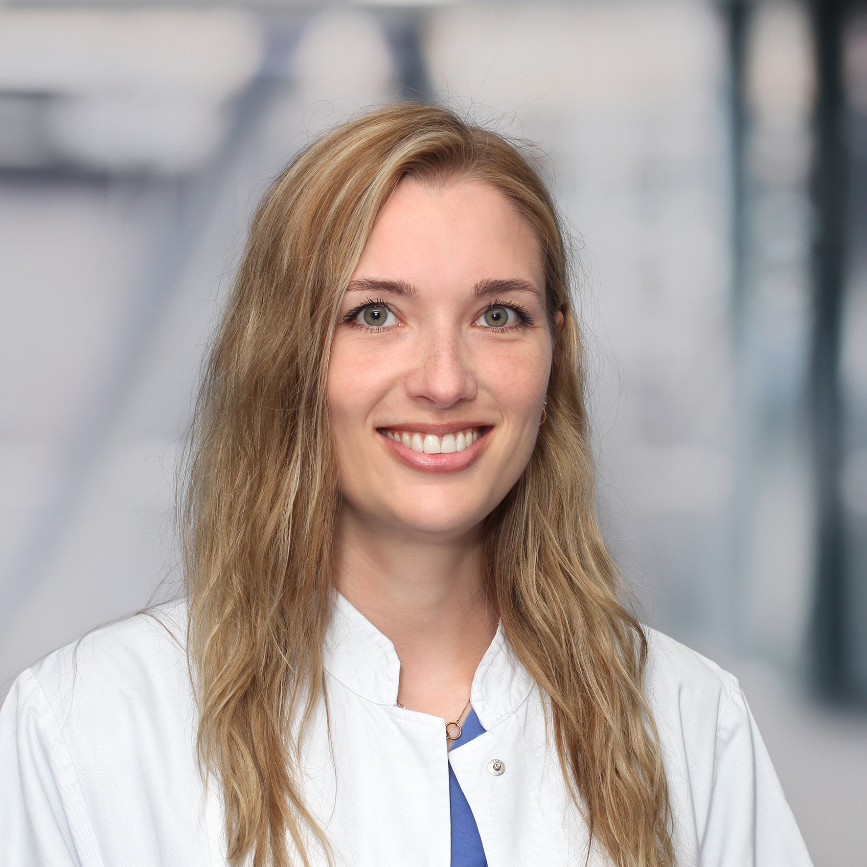 Frau Jessica Knoppik