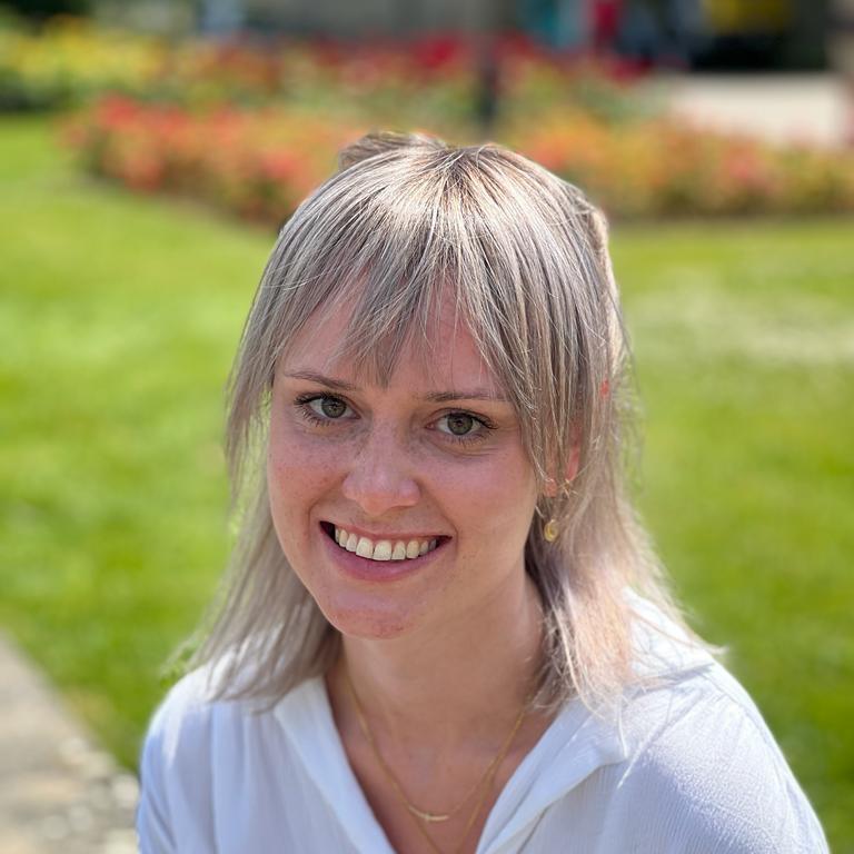 Frau Hannah Weiwadel