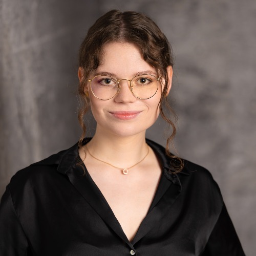 Frau Leonie Sophie Lisa Seitz