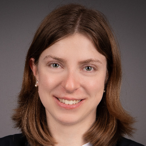 Frau Stefanie Strasser