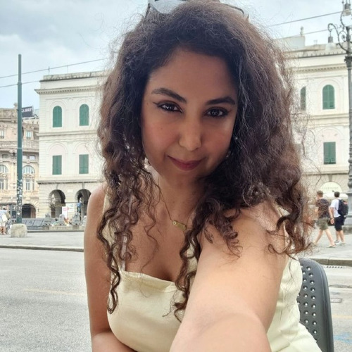 Frau Naeimeh Monavari